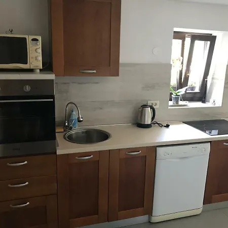 Manovelova Hiza Villa *
