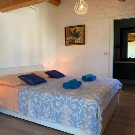 Manovelova Hiza Villa