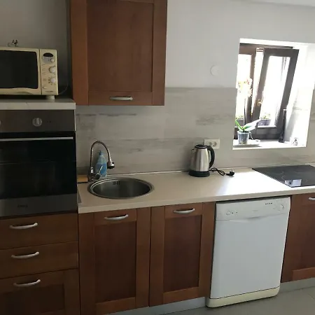 Manovelova Hiza Villa *